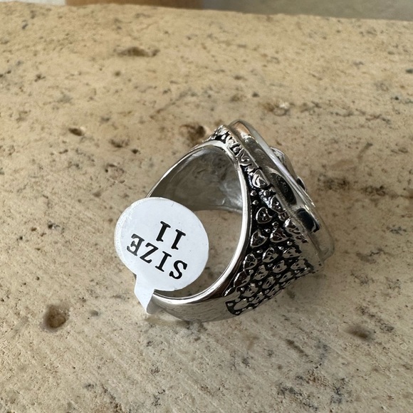 Silver and Black Fleur-de-Lis Men's Accessory - Picture 4 of 4